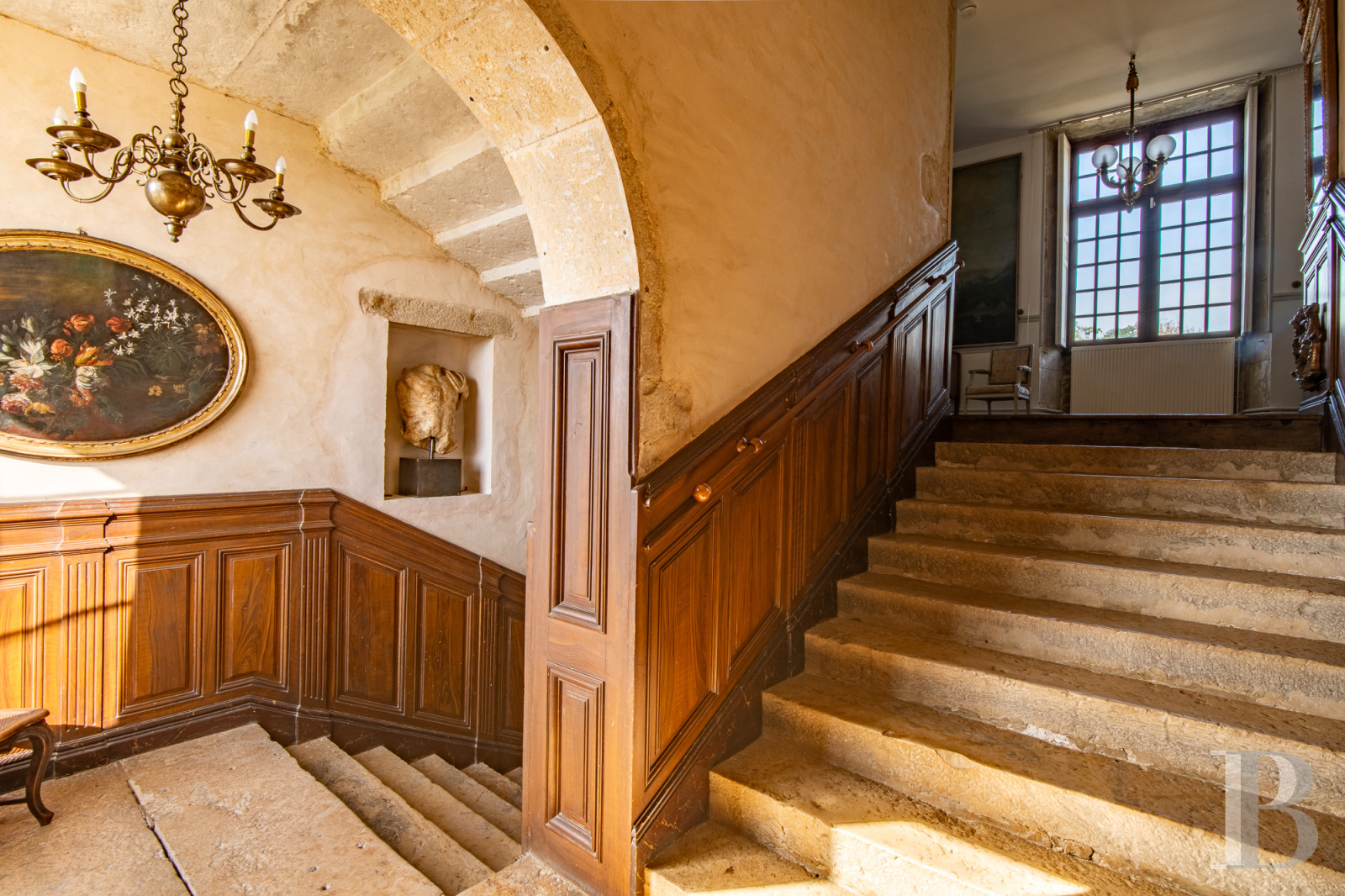 A 15th-century castle overlooking rolling farmland between Poitiers and Angoulême, in the Vienne region. - photo  n°17
